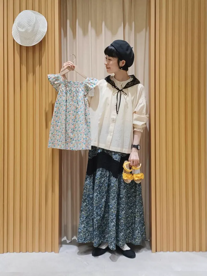 セール】 【140・150】シャーリング花柄ワンピース（サックスブルー