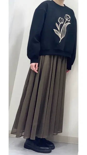 立体刺繍プルオーバー