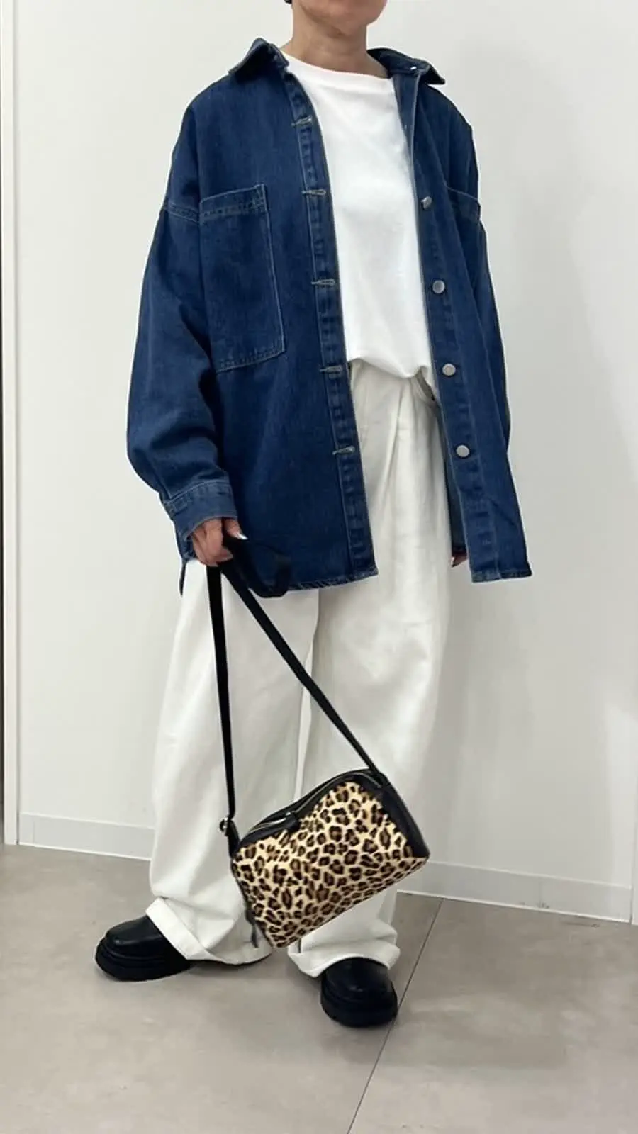 タックワイドパンツ