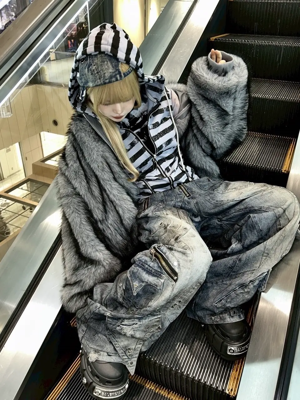 Cozy world Wide】Cozy Stripper zip up hoodie – PRESSING WEB SHOP