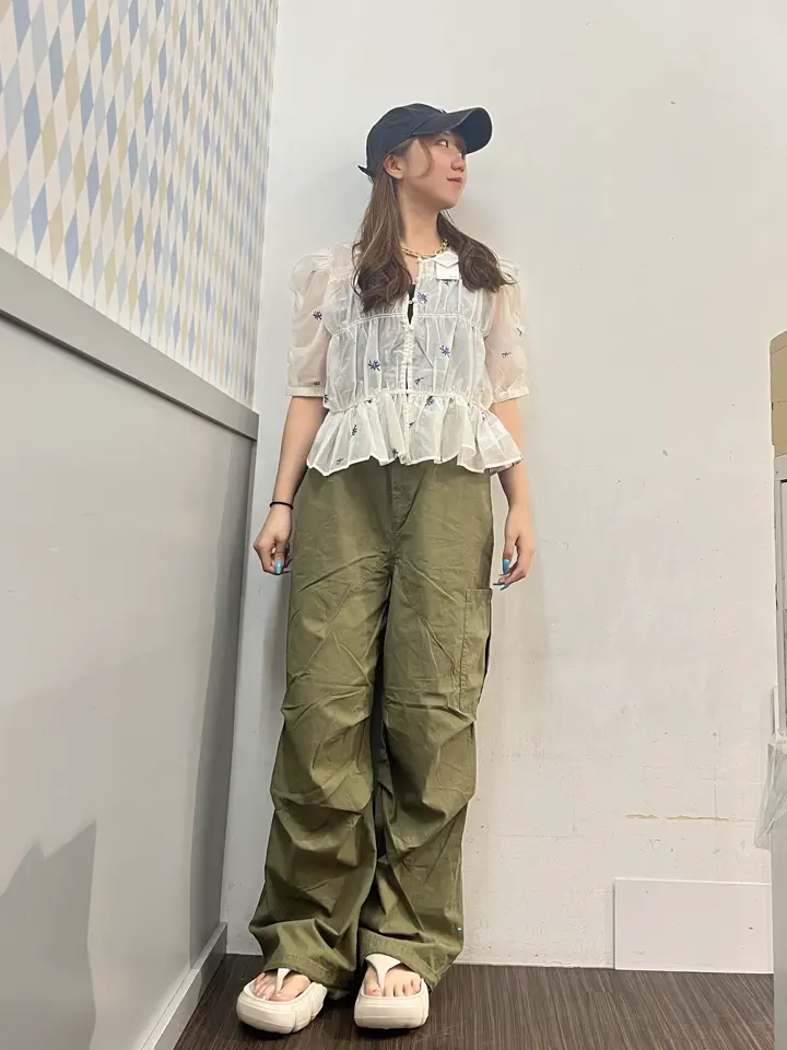前後2WAY】フラワー刺繍シャーリングブラウス/earth music&ecology