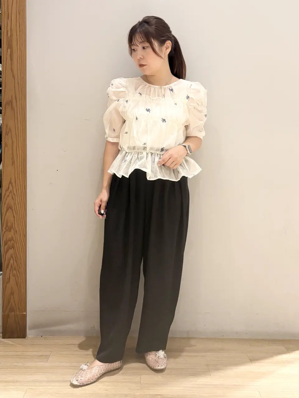 45R ⭐︎ガーゼアンティークフラワープリントのシャーリングブラウス⭐︎未使用 前後2WAY】フラワー刺繍シャーリングブラウス/earth music&ecology