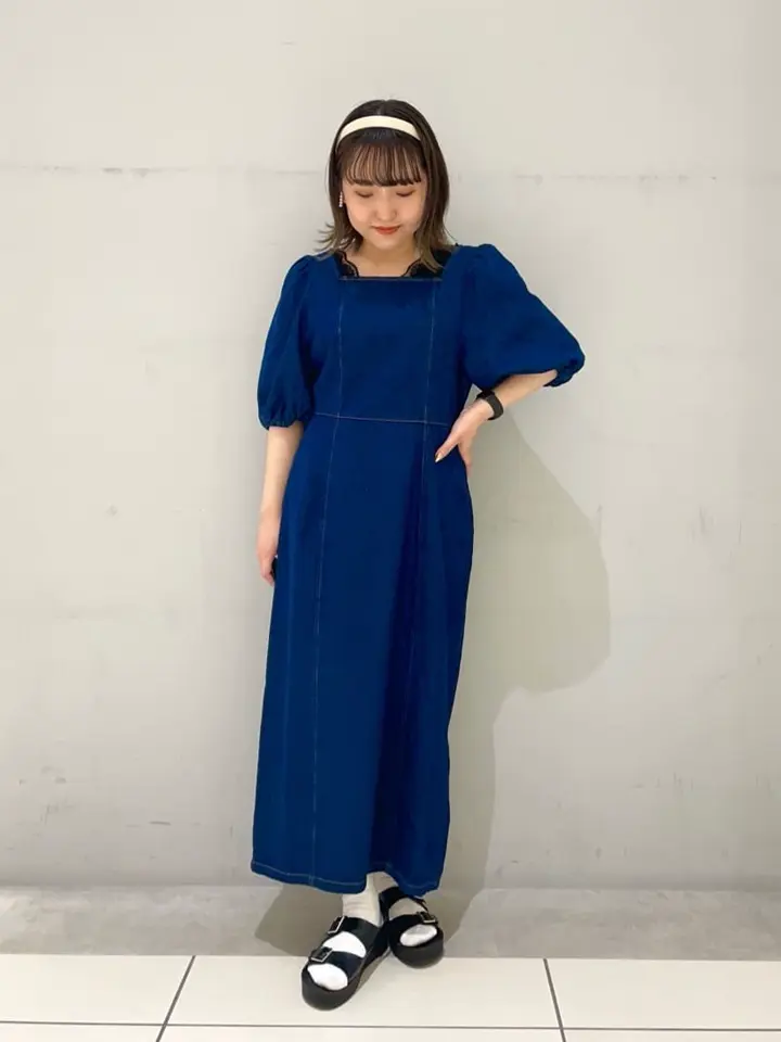 新品新作 alice+olivia ウォッシュドデニム×スクエアネックワンピース スクエアネックデニムワンピース/earth music&ecology（アース