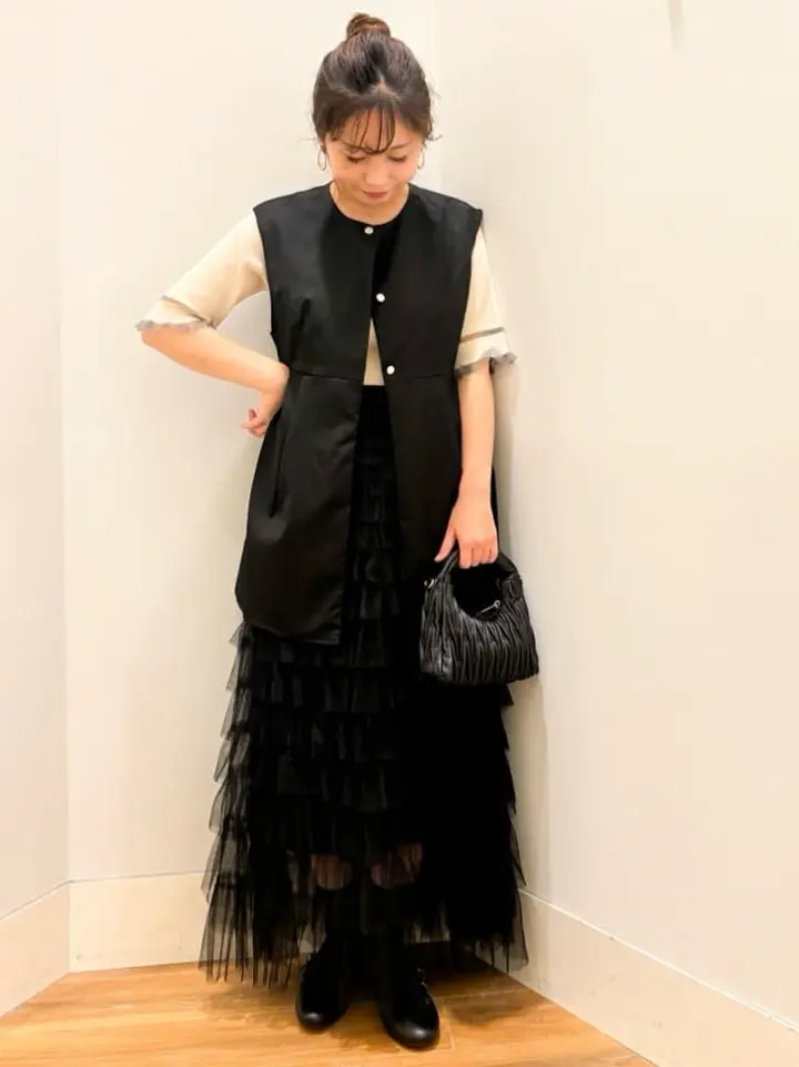 ánuans ペプラムジレブラック　新品未使用 ペプラムタックジレ/earth music&ecology（アース ミュージック