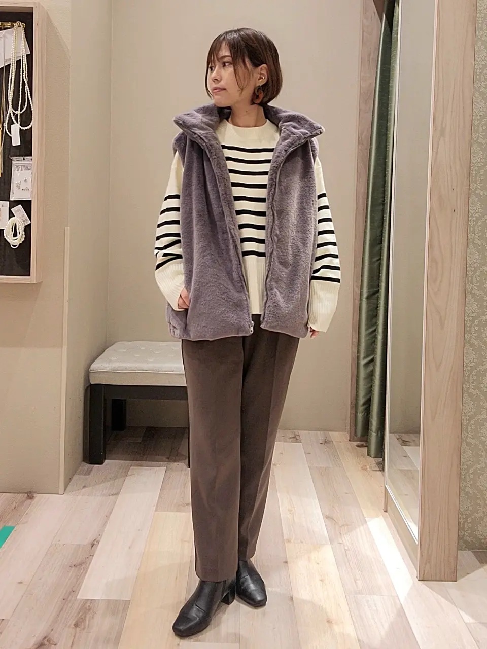 イークラット|ロングベスト 文字柄【42】スタンドカラー Aライン 起毛 グレー grin｜【WOODY別注】 シープパイルボアロングベスト 8224c-905