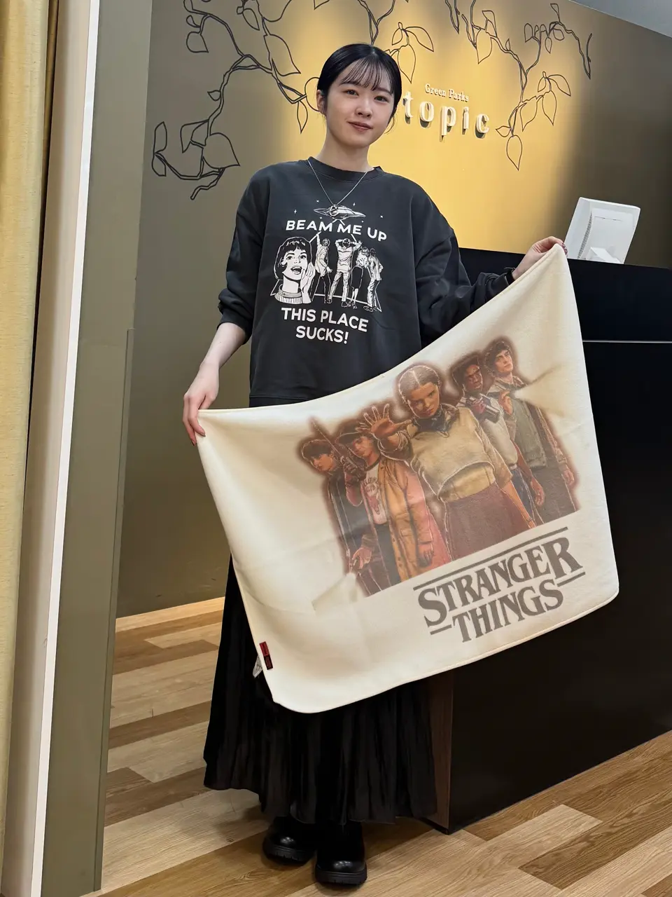 □STRANGER THINGS×MINNETONKA フリースブランケット/Green Parks