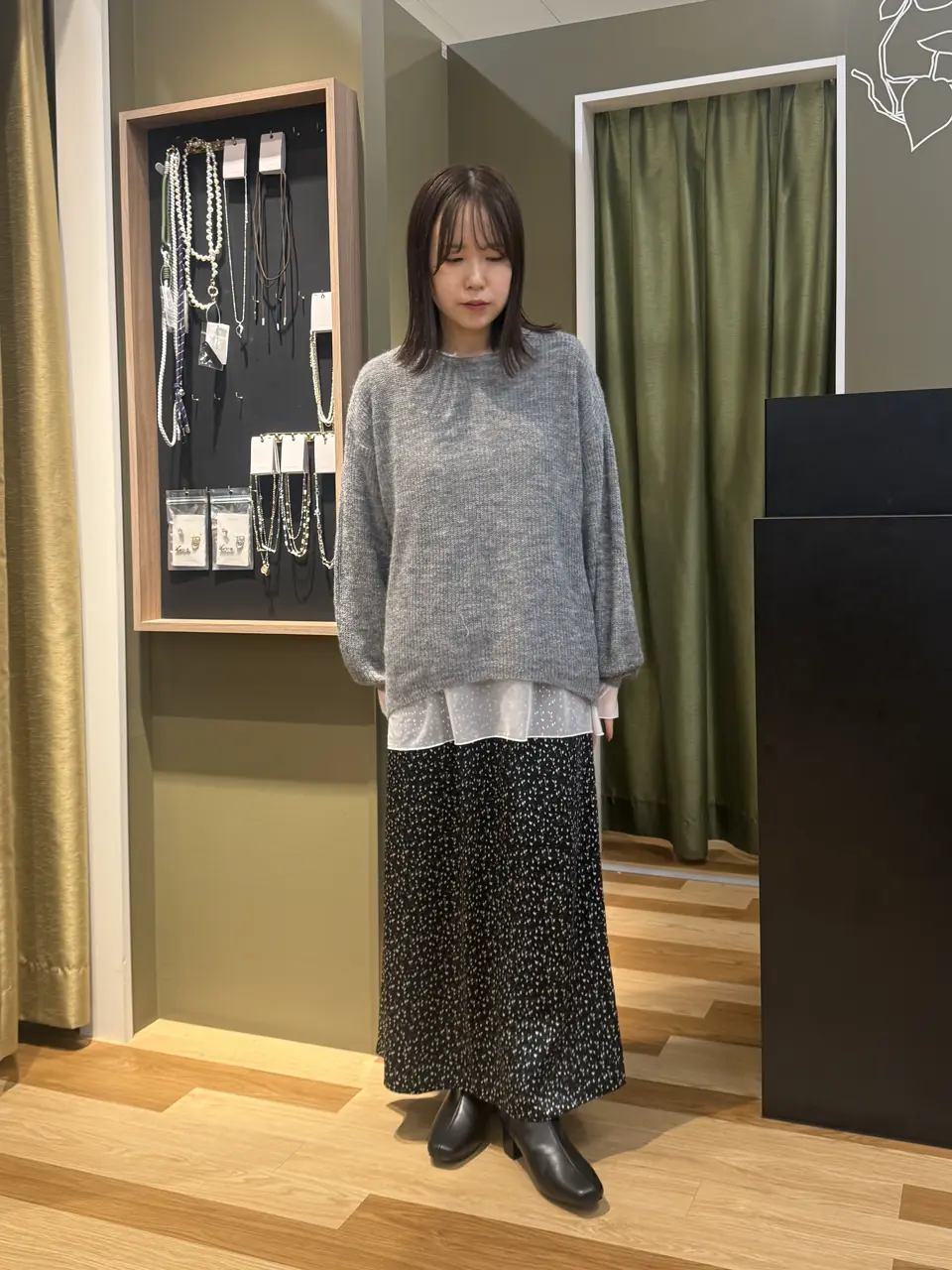専用/引越し値下げ！バラ売り不可マークアンドロナ 中綿ボアベスト スカート すっきり見えシルエットサテンナロースカート/Green Parks（グリーン