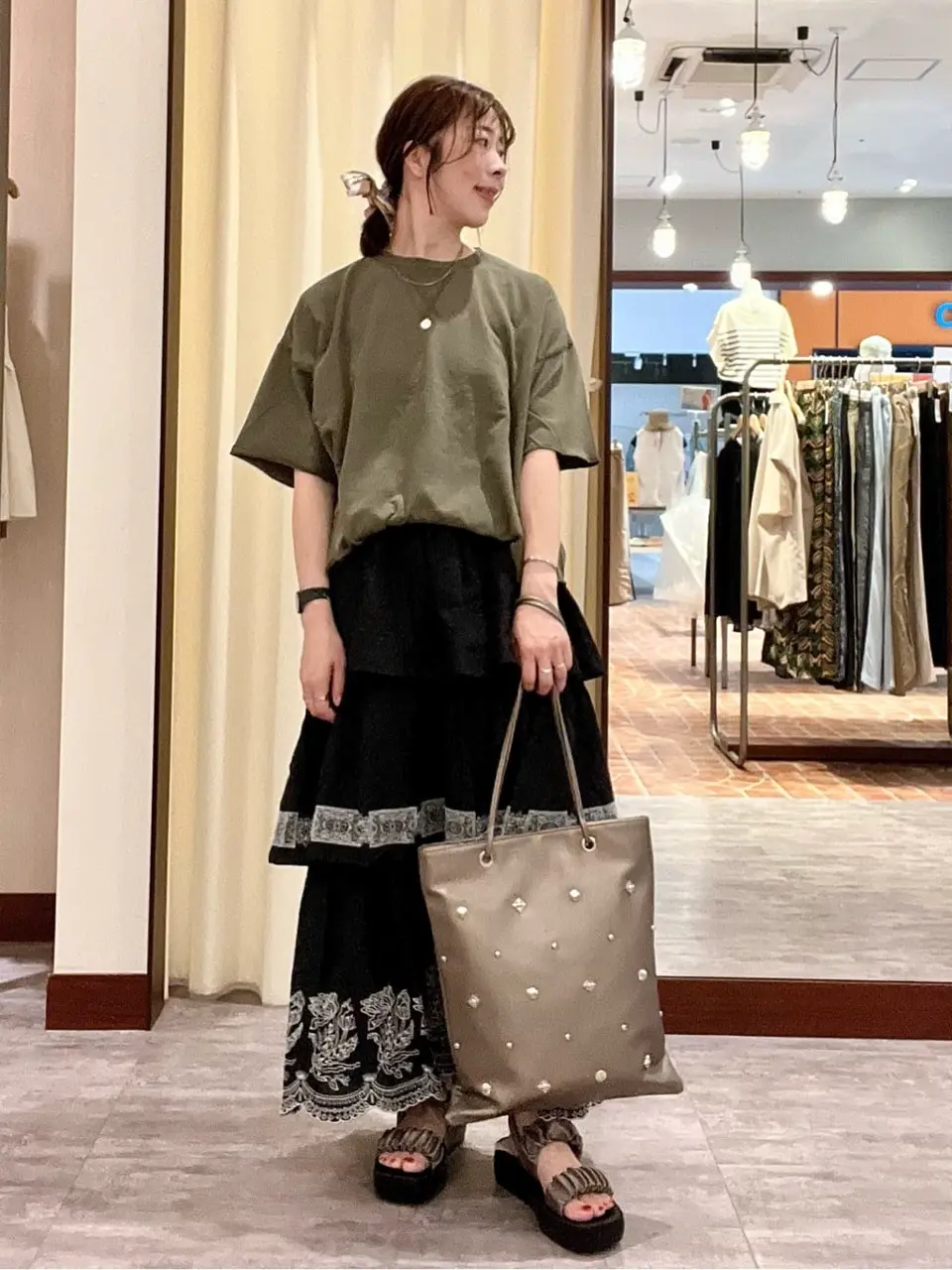 □ESCAR バイカラー刺繍ティアードスカート/Green Parks（グリーン