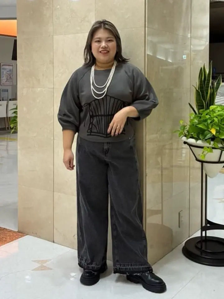 □ESCAR コルセットコード刺繍プルオーバー/Green Parks（グリーン