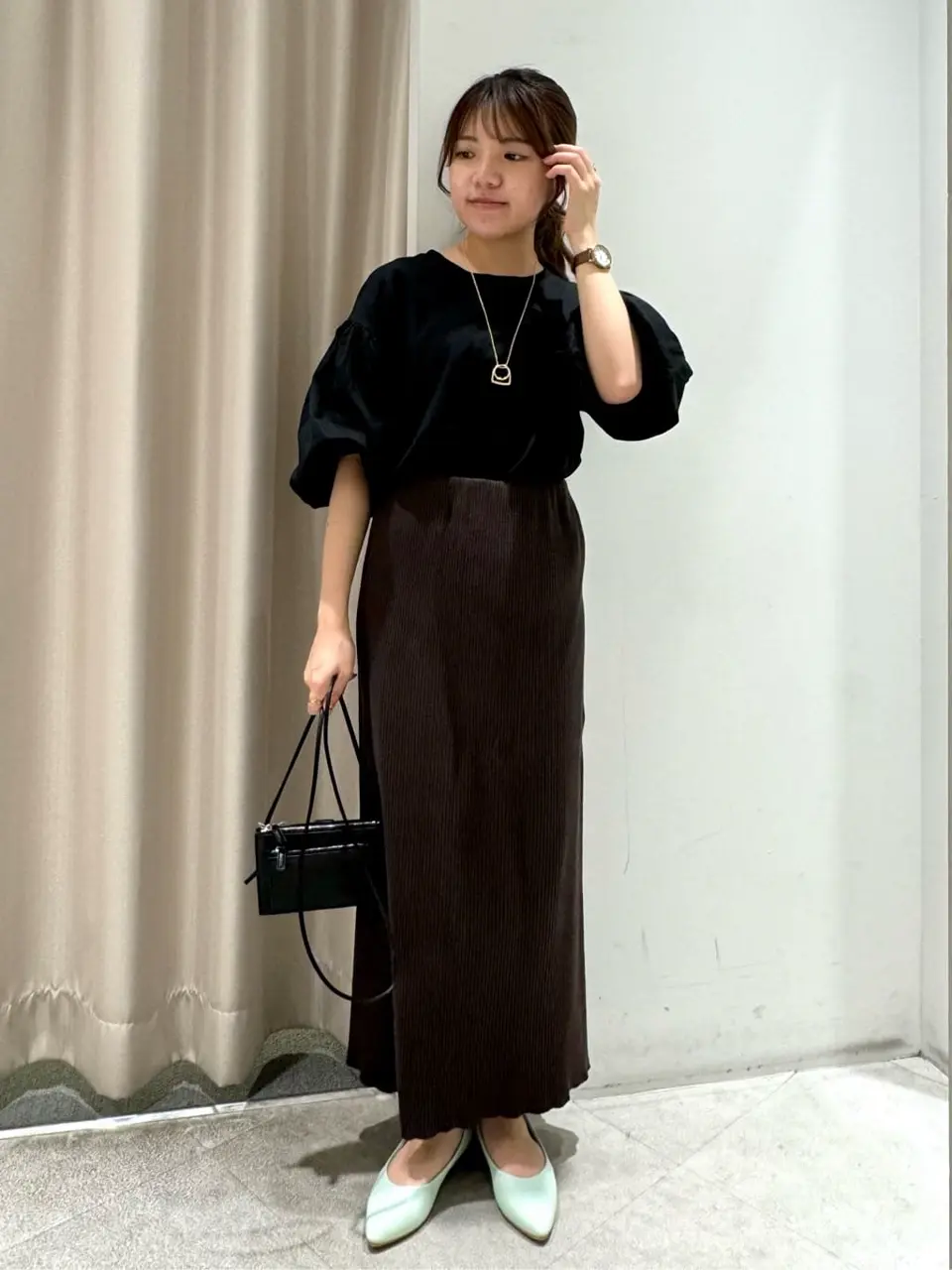 新品◇デニーローズ◇全方向！女らしさ際立つ”黒エコレザー調タイト