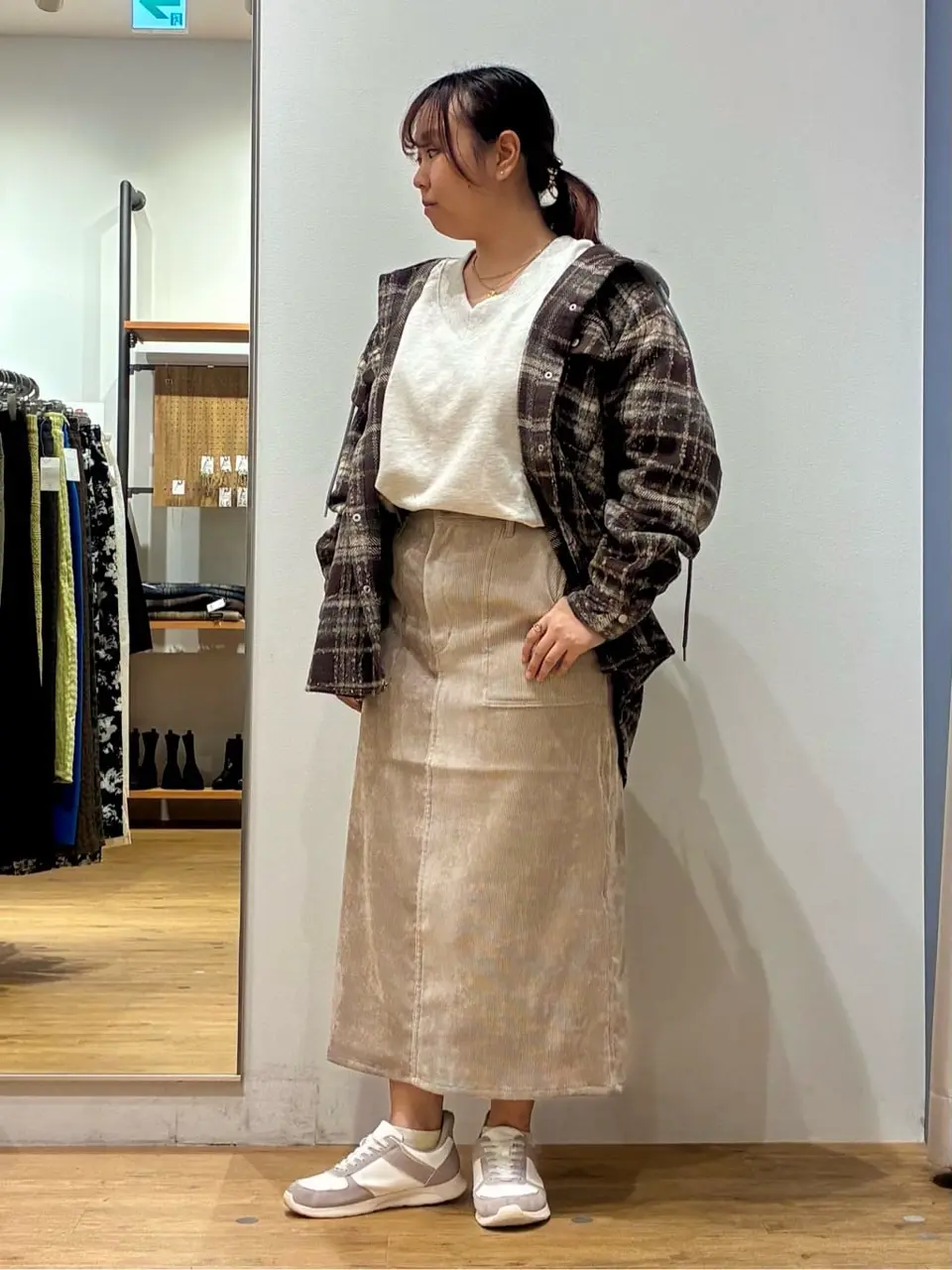 Vネックワンポイントロゴスウェットプルオーバー/AMERICAN HOLIC