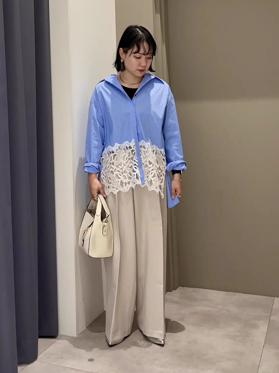 【オフホワイト】レースヘムロングシャツ YECCA VECCA｜レースヘムロングシャツ | Rakuten Fashion(楽天