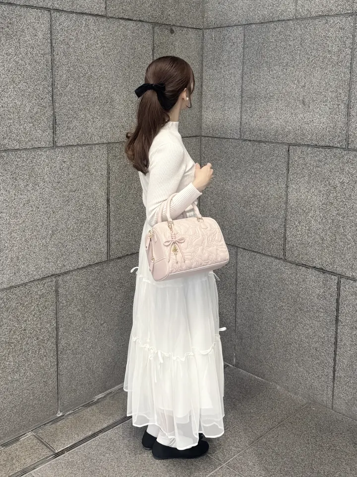 眠*様 Maison de FLEUR チャーム付きリボンキルティングボストンバ チャーム付きリボンキルティングボストンバッグ（ボストンバッグ