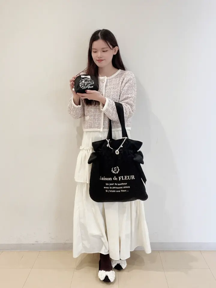 シャイニーリボンラウンドポーチ/Maison de FLEUR（メゾン ド フルール