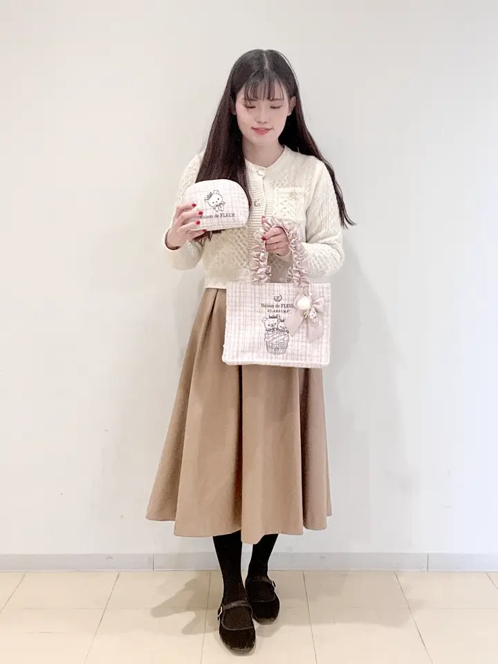 ボイボイ様♡リクエスト品♡クリームベージュ×黒 パグポーチ 手編みストラップ２点 リラックマ ラウンドポーチ/Maison de FLEUR（メゾン ド フルール）の