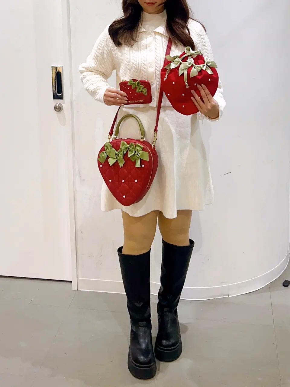 新品タグ付き★メゾンドフルール★いちごショルダーバッグ2way★今季 メゾンドフルール イチゴショルダーバッグ 2WAY レッド 新品タグ付き