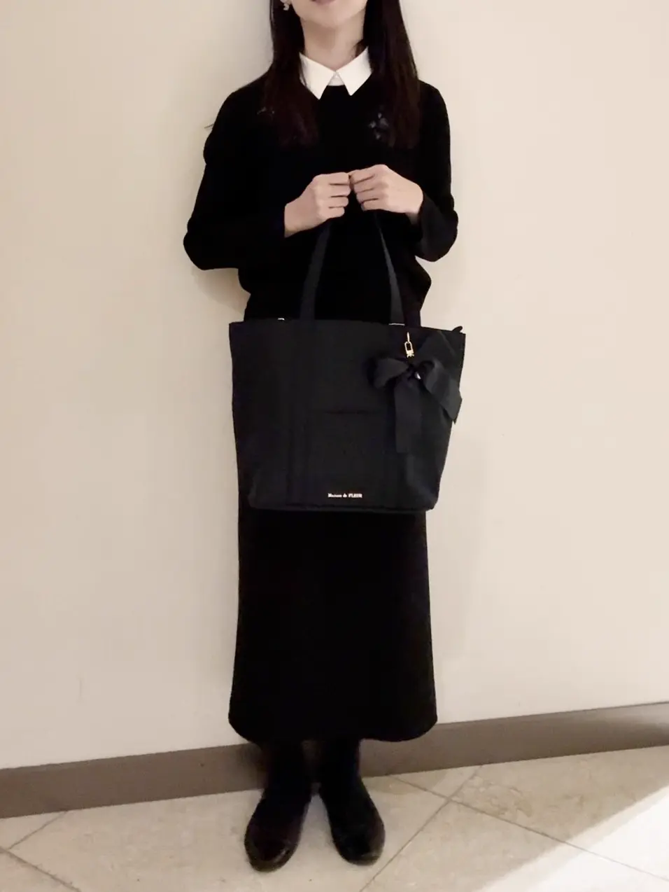 ⭐︎ドリーム2号館⭐︎ ジモティー割引 Maison de FLEUR リボンハンドルマルチポケットトートバッグ/黒 リボンチャーム付きマルチポケットトートバッグ/Maison de FLEUR