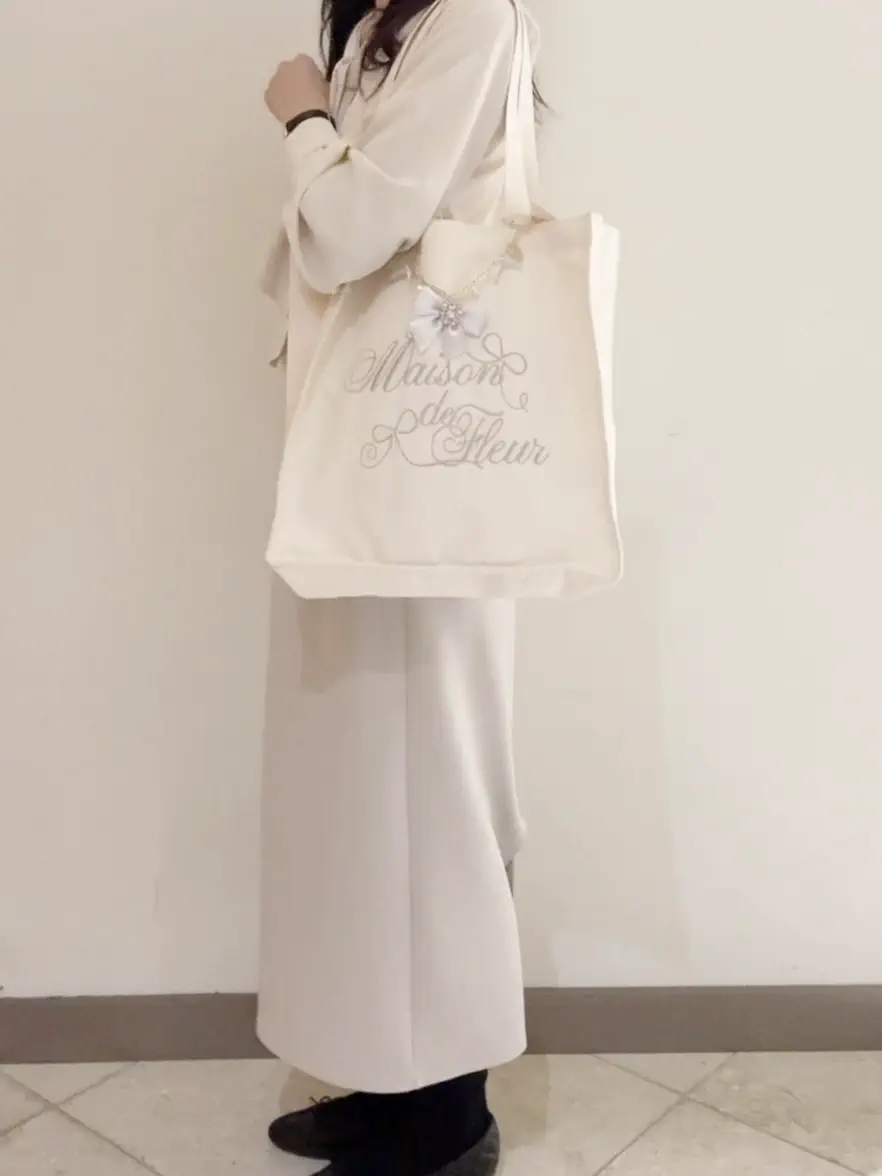 A4対応】ブランドロゴ刺繍スクエアトートバッグ/Maison de FLEUR