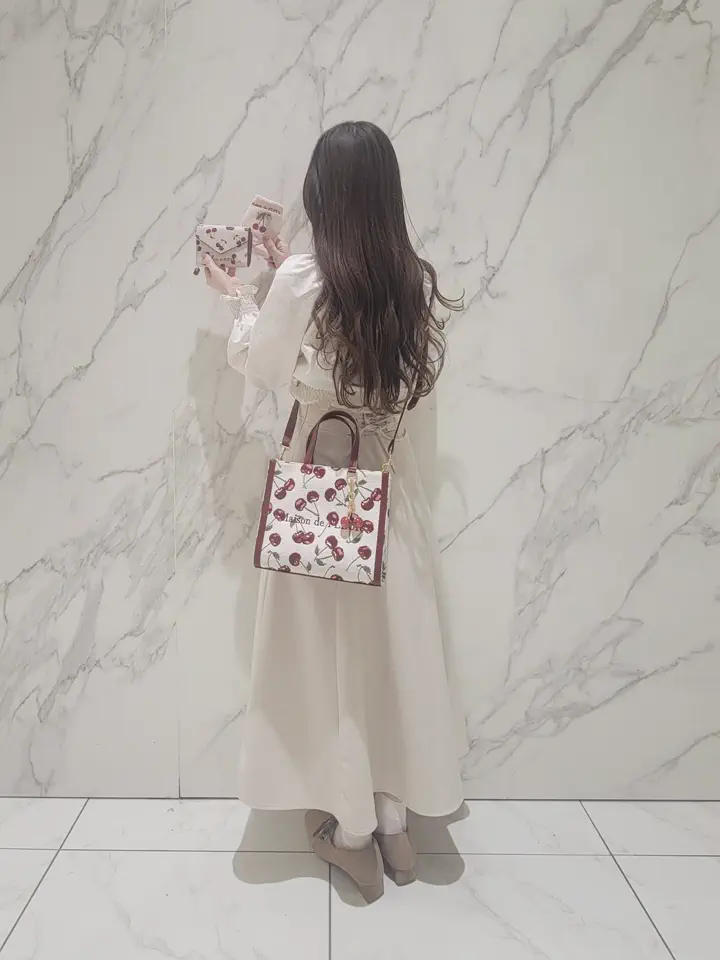 激レア Maison de FLEUR チェリー柄 三つ折り 財布 ウォレット リーフ付きチェリーウォレット/Maison de FLEUR（メゾン ド フルール