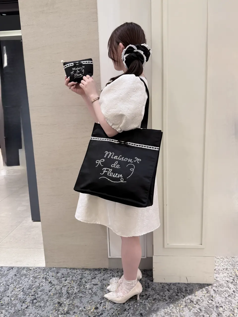 サテンレースビジューロゴトート/Maison de FLEUR（メゾン ド フルール