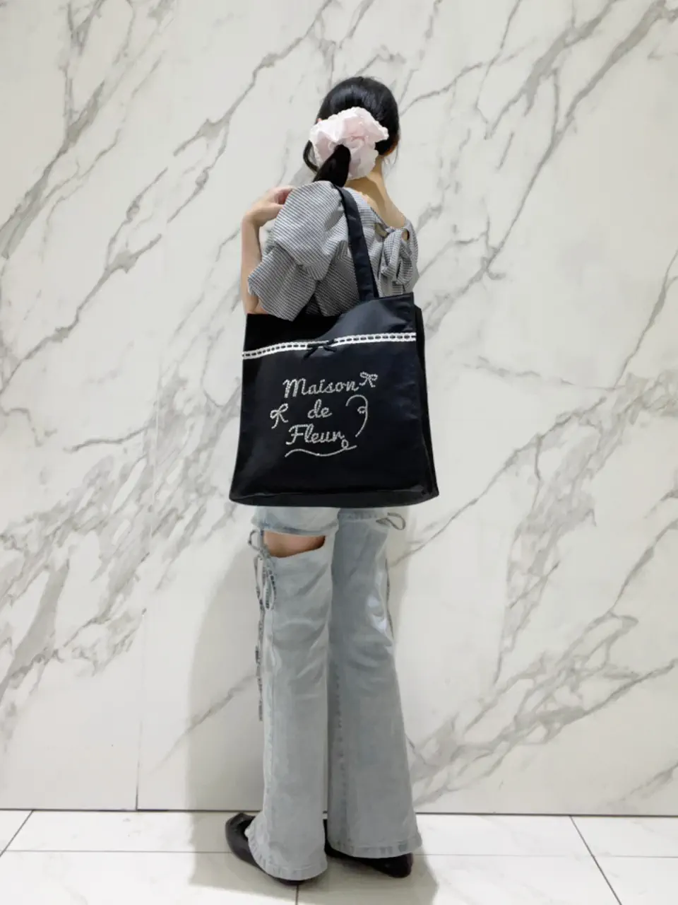 サテンレースビジューロゴトート/Maison de FLEUR（メゾン ド フルール