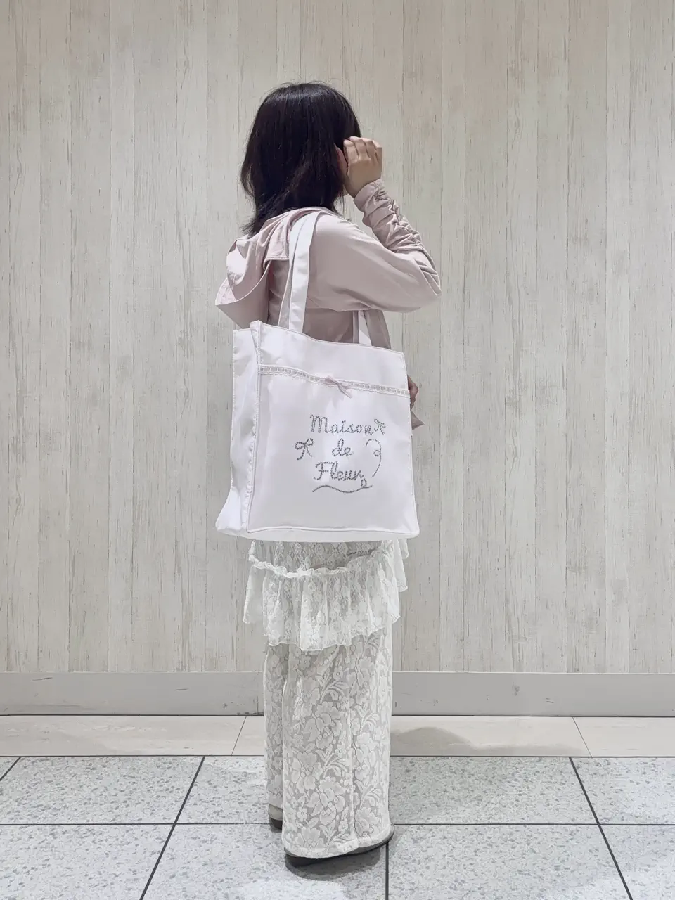 サテンレースビジューロゴトート/Maison de FLEUR（メゾン ド フルール
