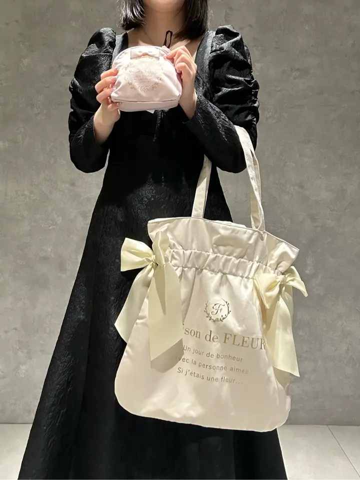 サテンリボンラウンドポーチ/Maison de FLEUR（メゾン ド フルール）の