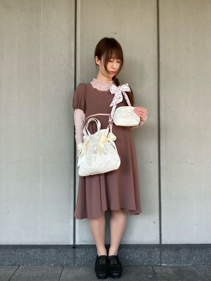 サテンリボンラウンドポーチ/Maison de FLEUR（メゾン ド フルール）の