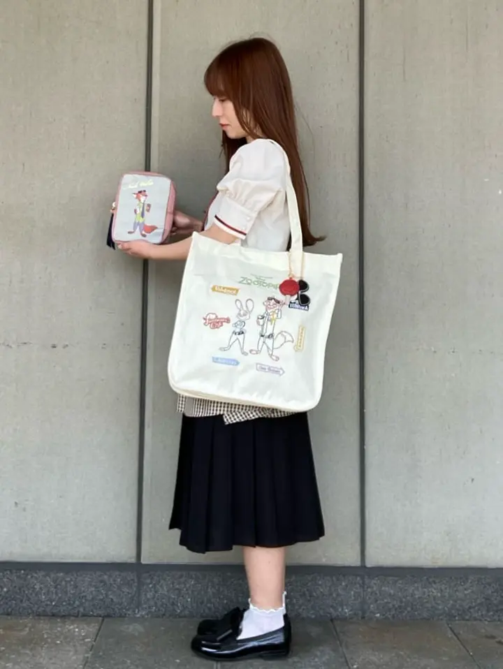 Nick/スクエアポーチ/Maison de FLEUR（メゾン ド フルール）のポーチ