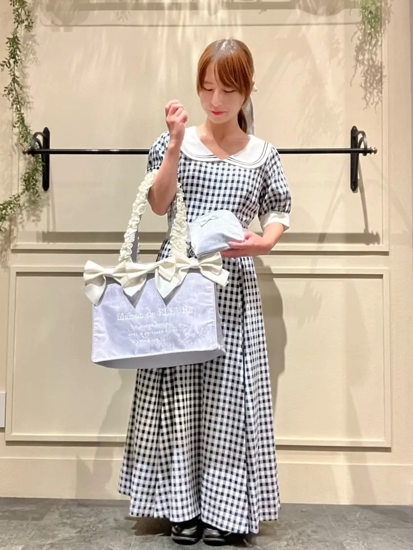 サテンリボンラウンドポーチ/Maison de FLEUR（メゾン ド フルール）の