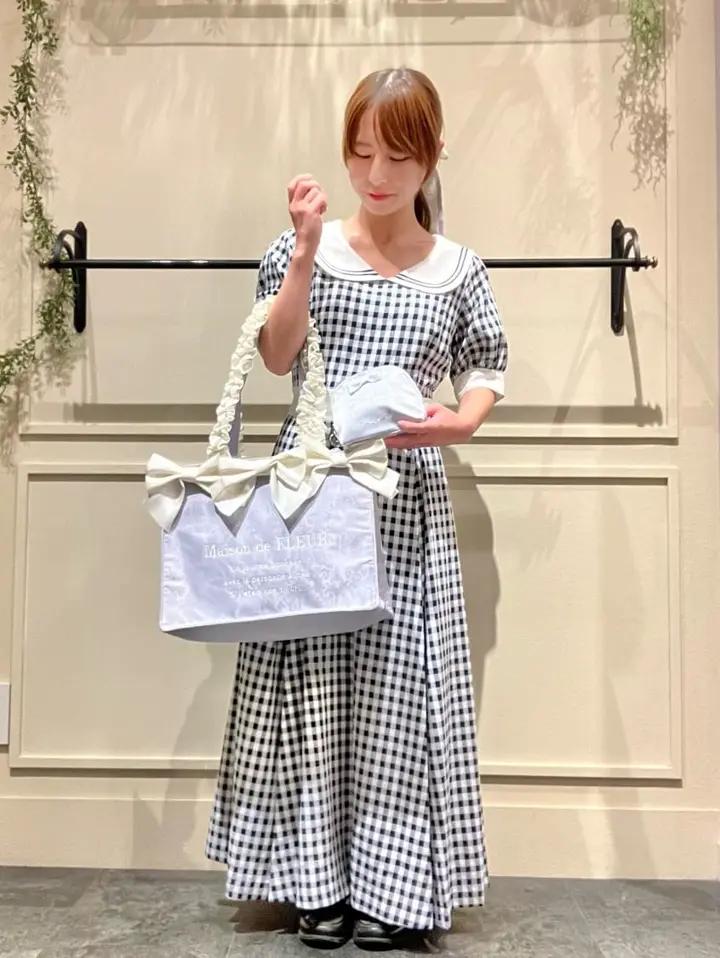 サテンリボンラウンドポーチ/Maison de FLEUR（メゾン ド フルール）の