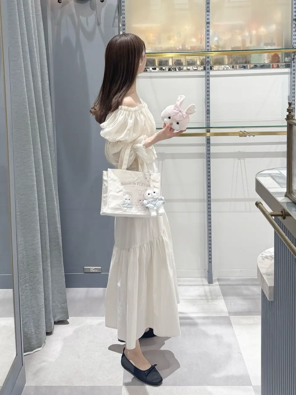 クリーミーうさぎフェイスポーチ/Maison de FLEUR（メゾン ド フルール