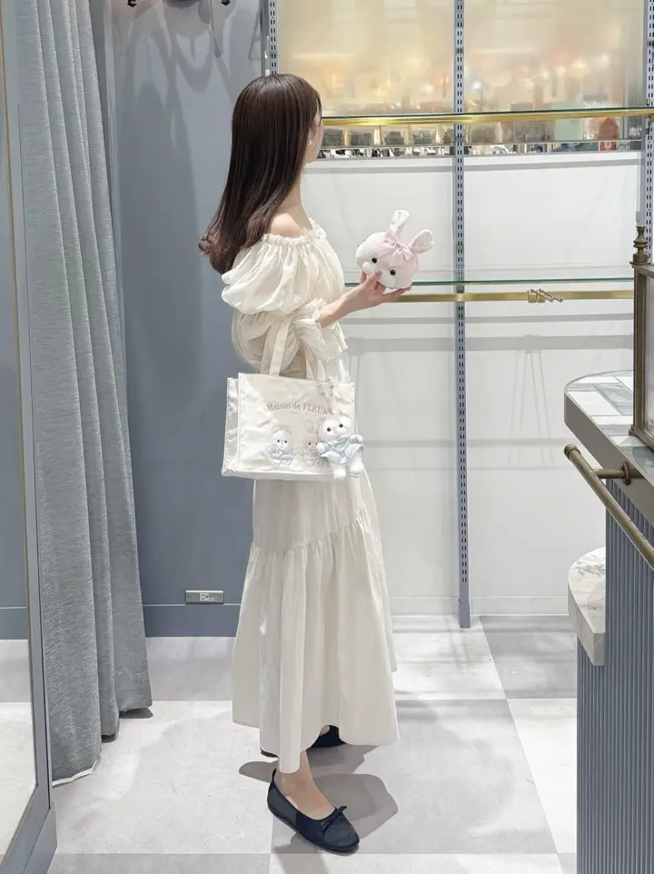 クリーミーうさぎフェイスポーチ/Maison de FLEUR（メゾン ド フルール