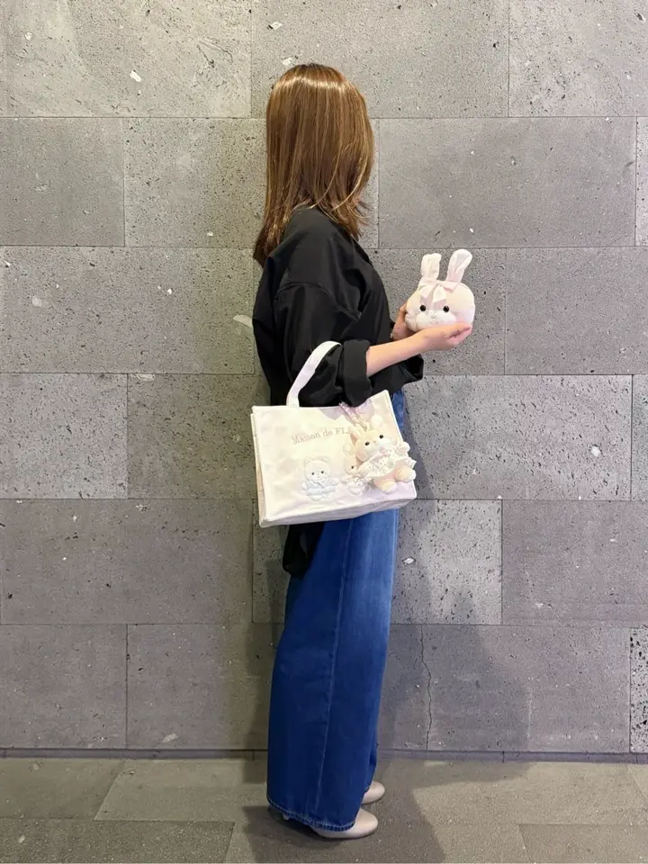 クリーミーうさぎフェイスポーチ/Maison de FLEUR（メゾン ド フルール