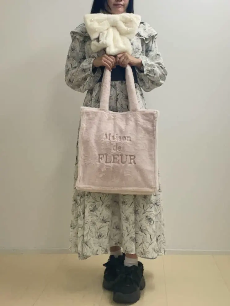 【Maison de FLEUR】パールリボン付きファーティペット(ピンク) パールリボン付きファーティペット/Maison de FLEUR（メゾン ド