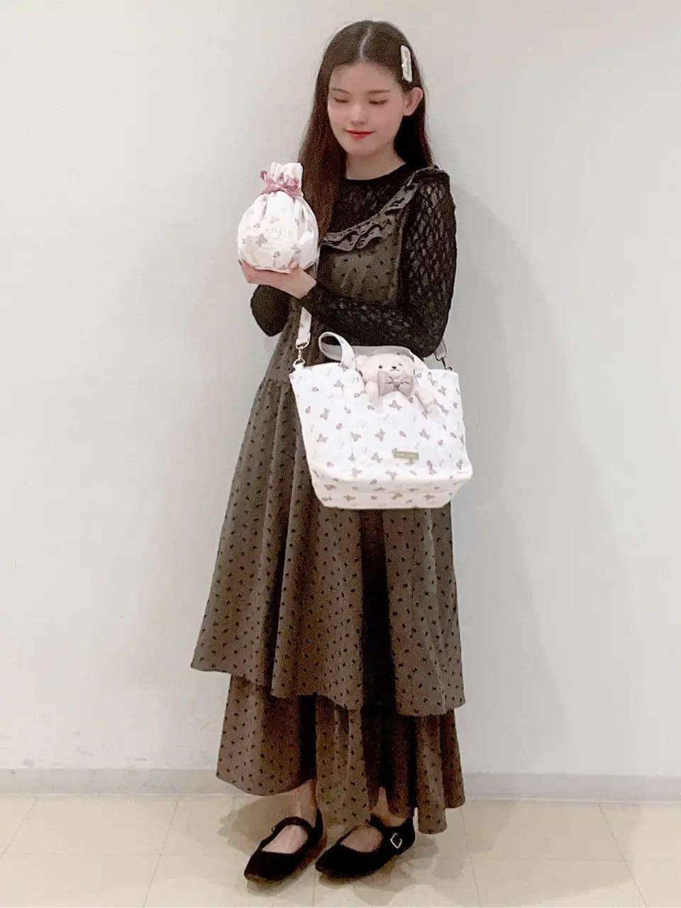ベア総柄巾着ポーチ/Maison de FLEUR（メゾン ド フルール）のポーチ