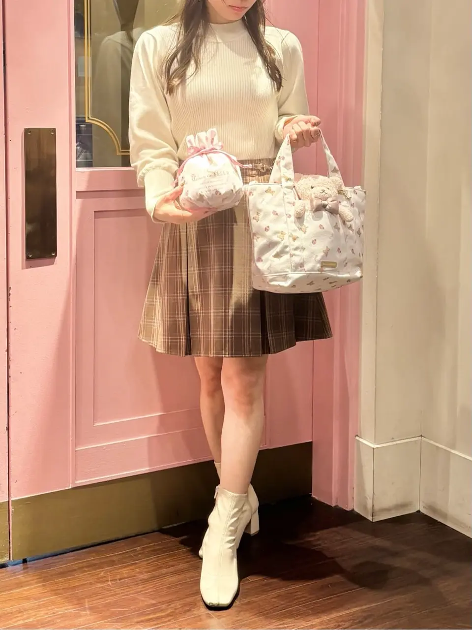 ベア総柄巾着ポーチ/Maison de FLEUR（メゾン ド フルール）のポーチ