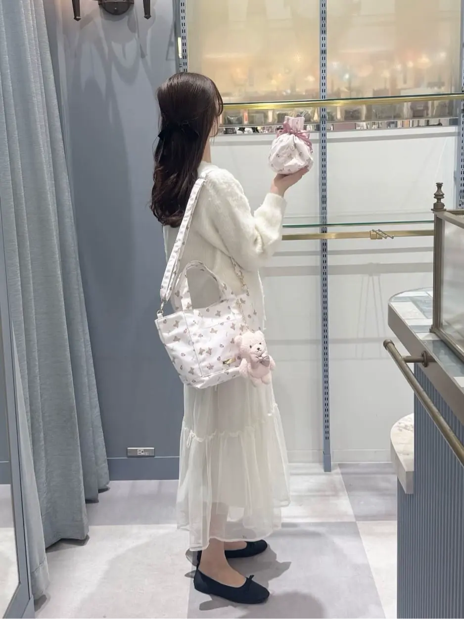 ベア総柄巾着ポーチ/Maison de FLEUR（メゾン ド フルール）のポーチ