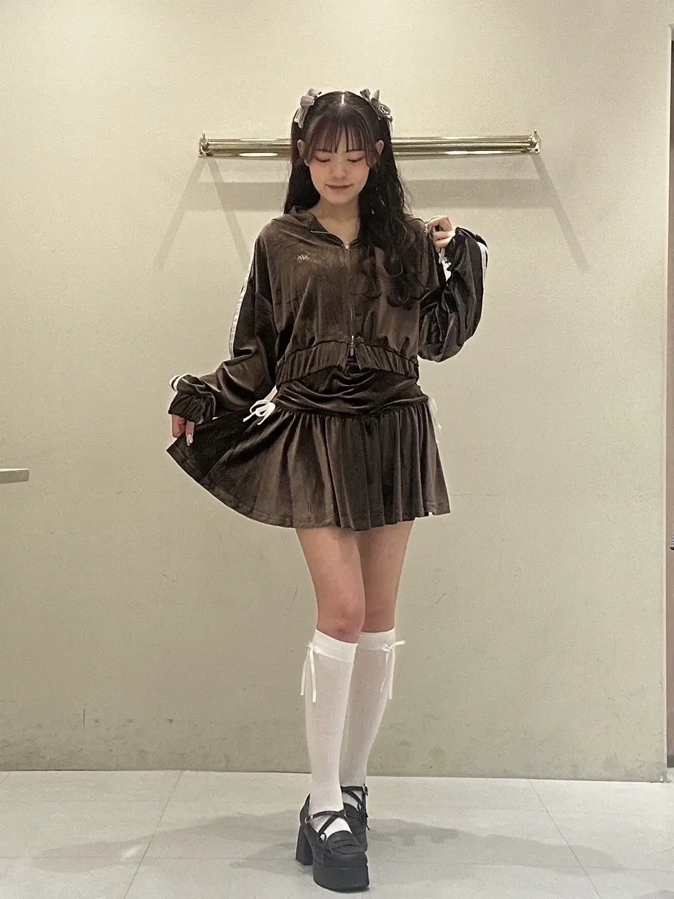 【Miu Miu】ベロア ミニ スカート 9/28/2025の純愛の投稿