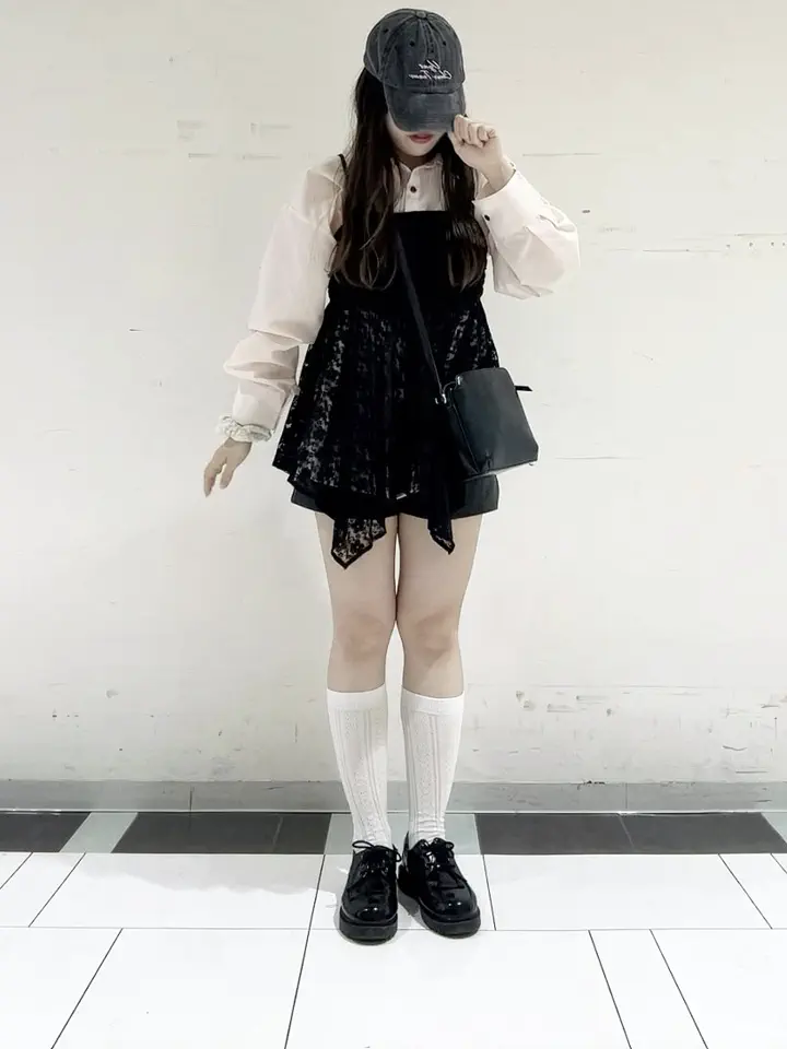ジャンクジャーナル　マーガレット&ソフィー　ファブリックジャーナル　レトロガール Let's Go Shopping At My Fave Vintage Shop | Looking For Junk
