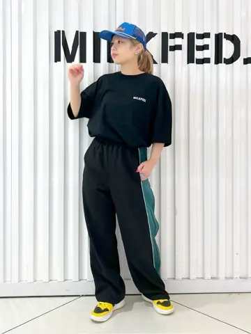 パンツ FERNET STRAIGHT TROUSERS コンフォート・ストレッチ・パンツ、ミッドライズ ストレート