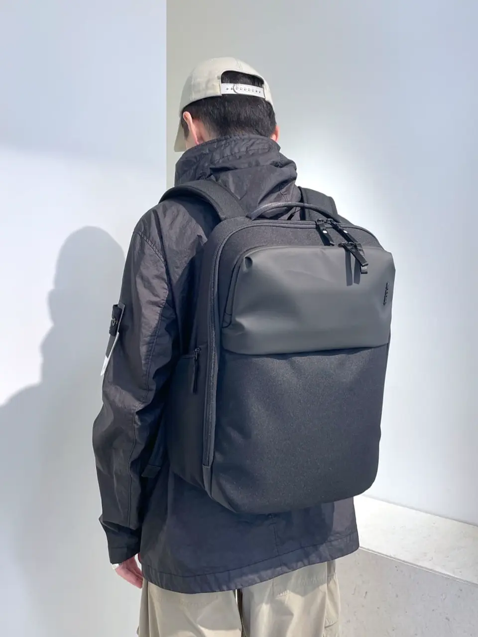 バッグ Incase A.R.C Daypack Black A.R.C. Daypack With ReSpun 100% Recycled Polyester 24L