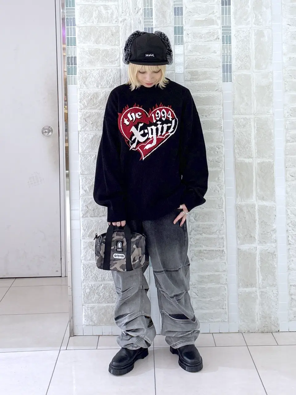 【未使用級♡着用1回】トリーバーチ　ロゴデザイン半袖ニットトップスXS moment+ ニット セーター クロスストラップ半袖リブニットプルオーバー