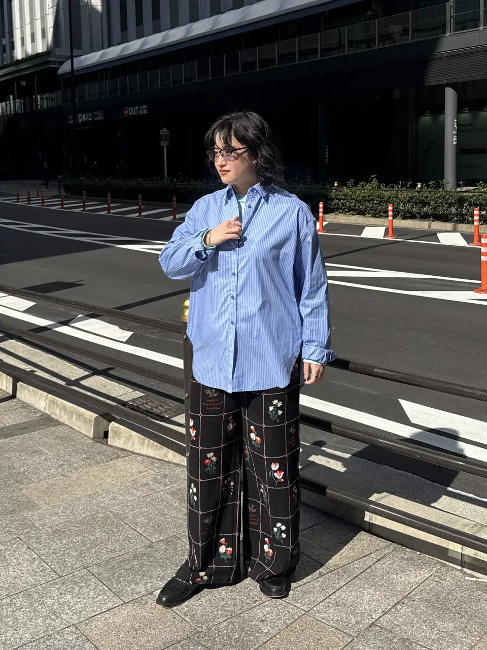 パンツ ROSE BUD FLOWER EMBROIDERY PANTS ROSE BUD パンツ (mag.by c)FLOWER EMBROIDERY PANTS レディース