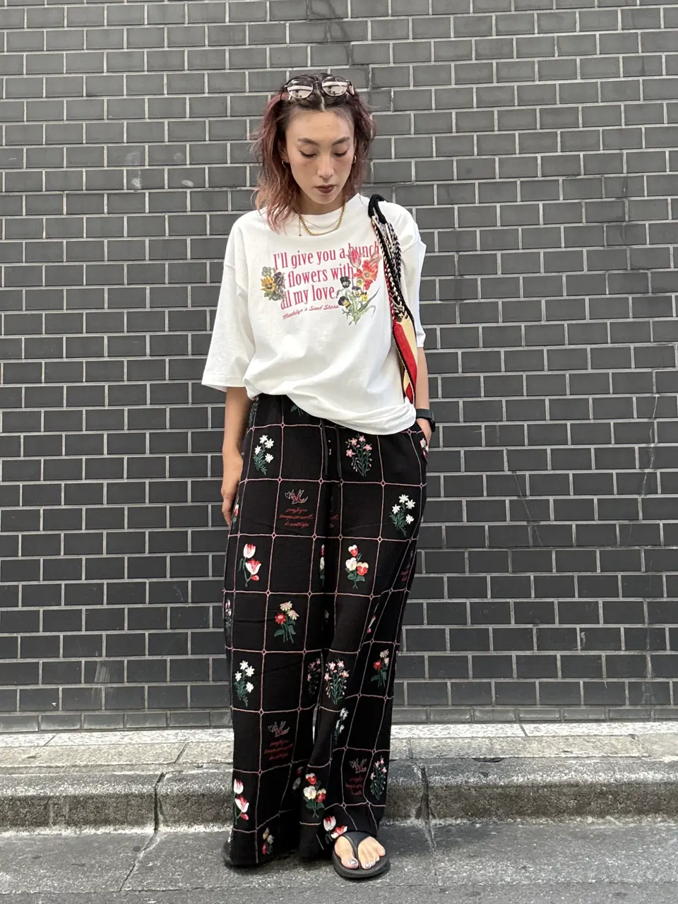 パンツ ROSE BUD FLOWER EMBROIDERY PANTS ROSE BUD パンツ (mag.by c)FLOWER EMBROIDERY PANTS レディース