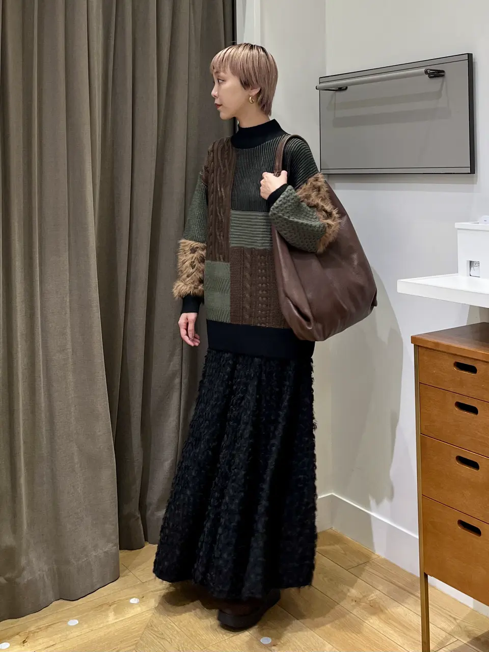 MOSCHINOの黒とグレーのお花付きスカート MOSCHINOの黒とグレーのお花付きスカート MOSCHINOの黒とグレーのお花