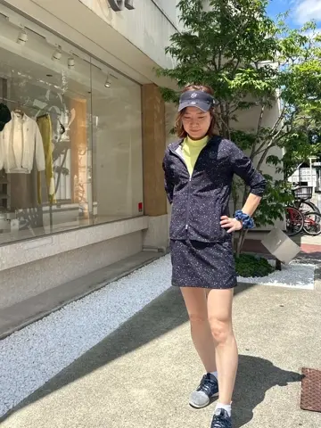 WOMEN フラグメントロゴプリント ZIPフーディー ネイビー