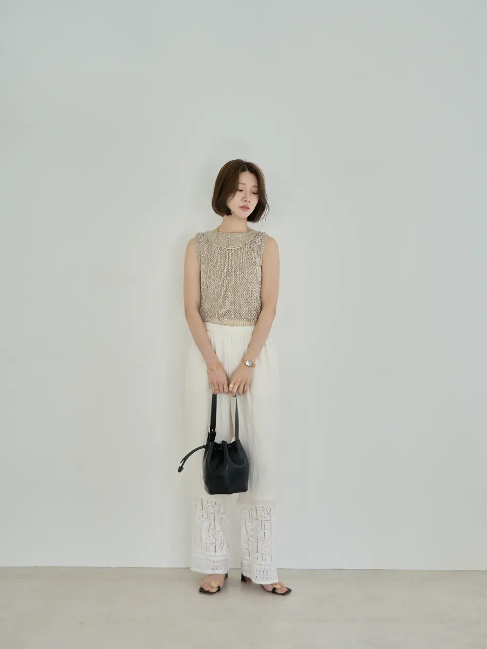 SWITCHING LACE HEM BUTTON PANTS