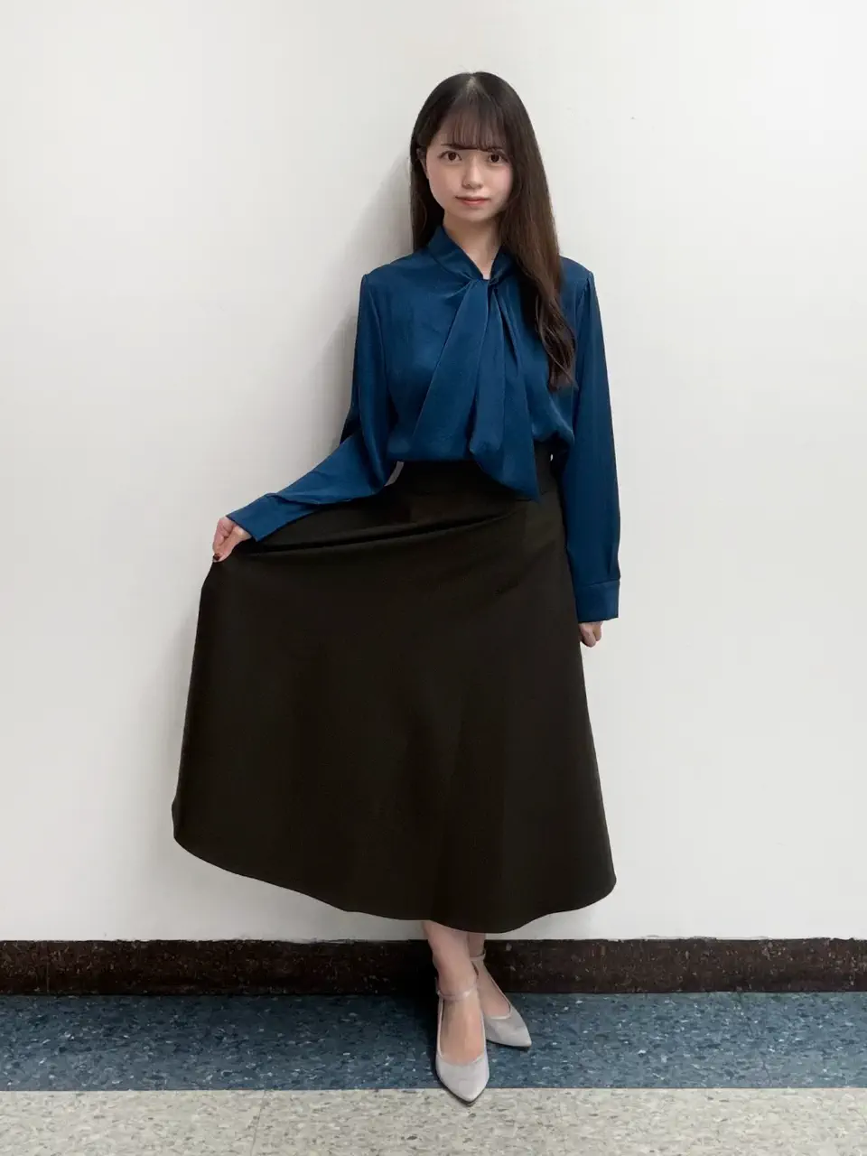 新品タグ付　HERMES 2023SS JUPETRAPEZE フレアスカート 先行予約】ウエストクロスフレアスカート【10月上旬以降順次発送予定