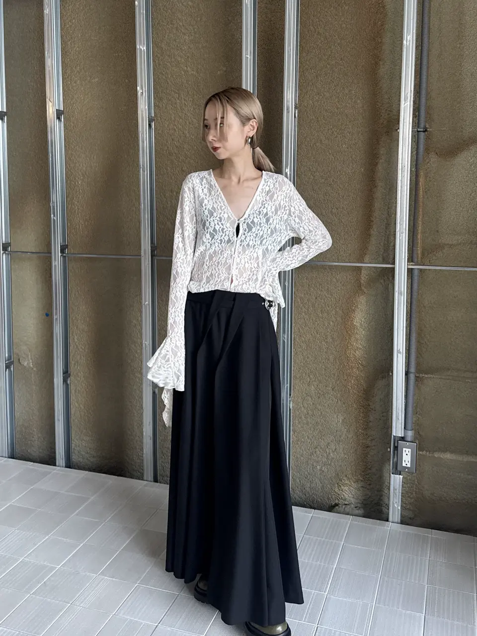 UND 2WAY CUT LACE FRILL TOP